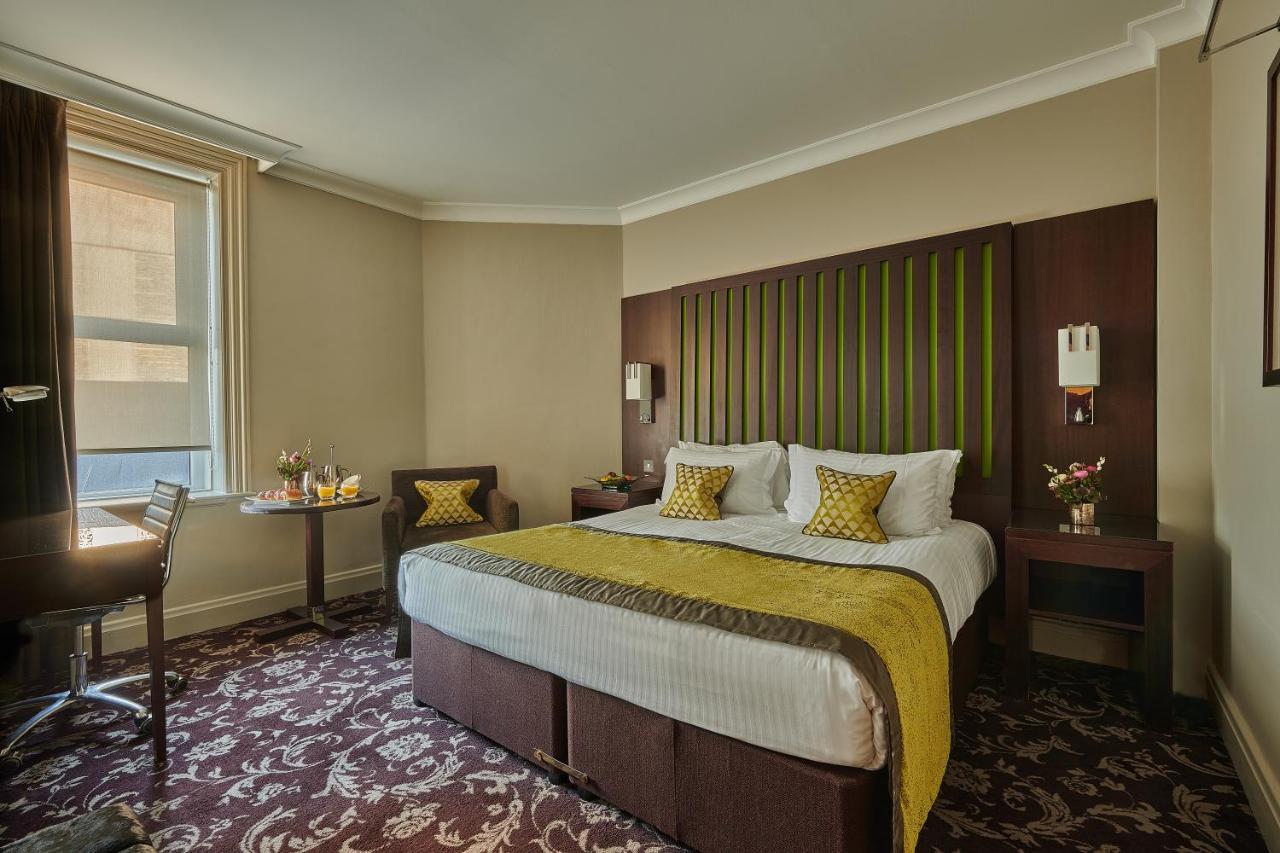 Grand Jersey Hotel And Spa Saint Helier Bagian luar foto A bedroom at the hotel