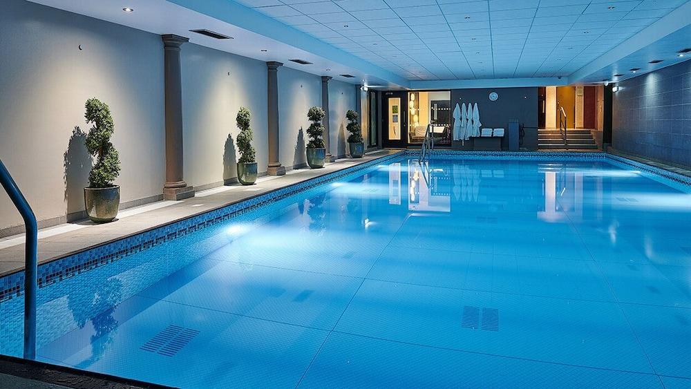 Grand Jersey Hotel And Spa Saint Helier Bagian luar foto The swimming pool at the hotel