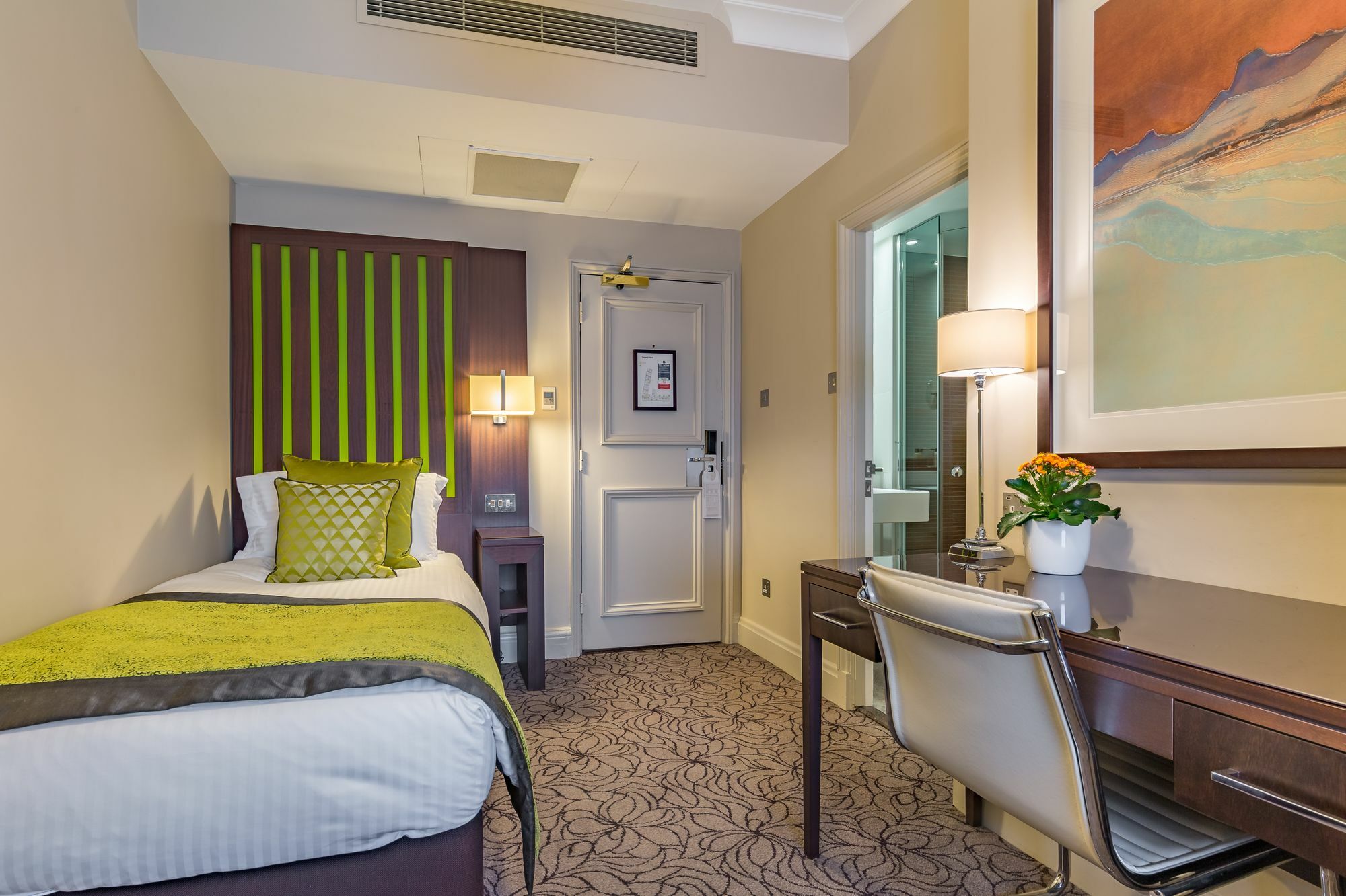 Grand Jersey Hotel And Spa Saint Helier Bagian luar foto A single room at the hotel