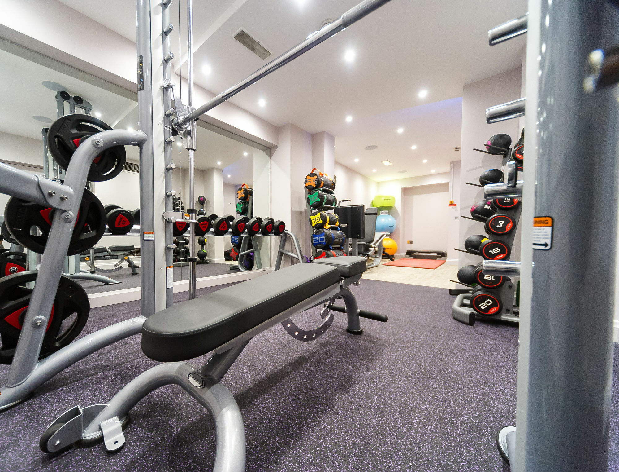 Grand Jersey Hotel And Spa Saint Helier Bagian luar foto A gym in the UK