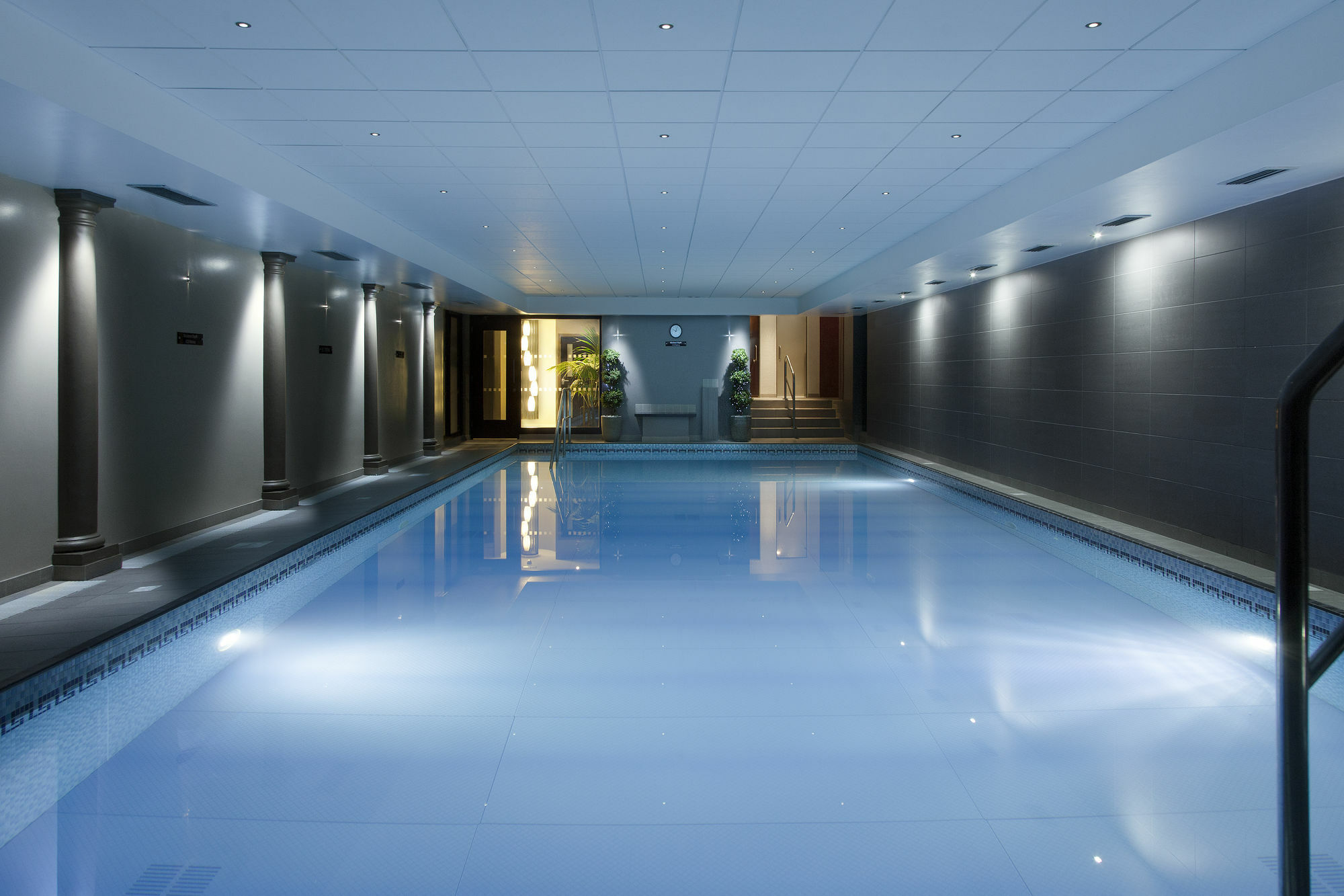 Grand Jersey Hotel And Spa Saint Helier Bagian luar foto The swimming pool at The Dorchester
