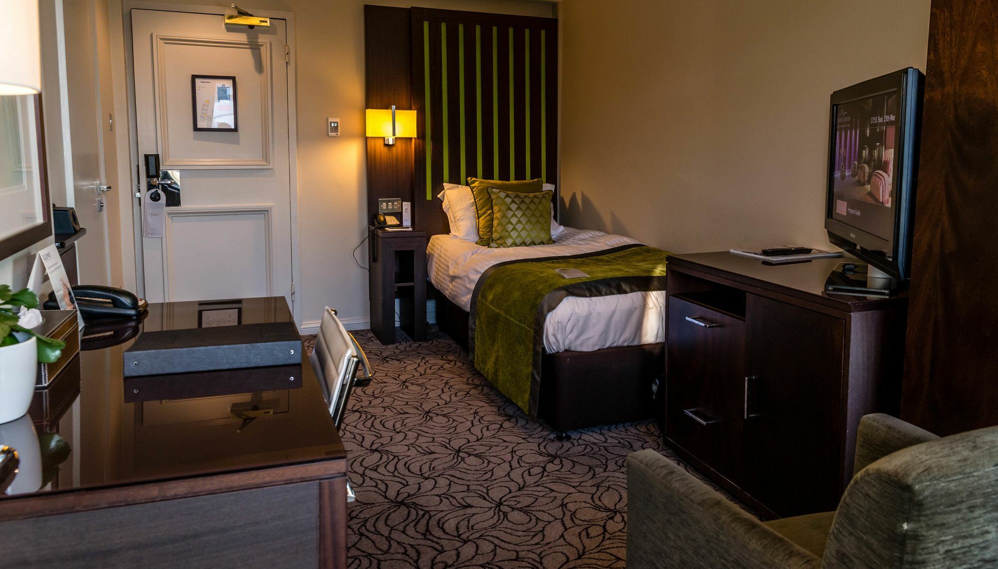 Grand Jersey Hotel And Spa Saint Helier Bagian luar foto A single room at the hotel