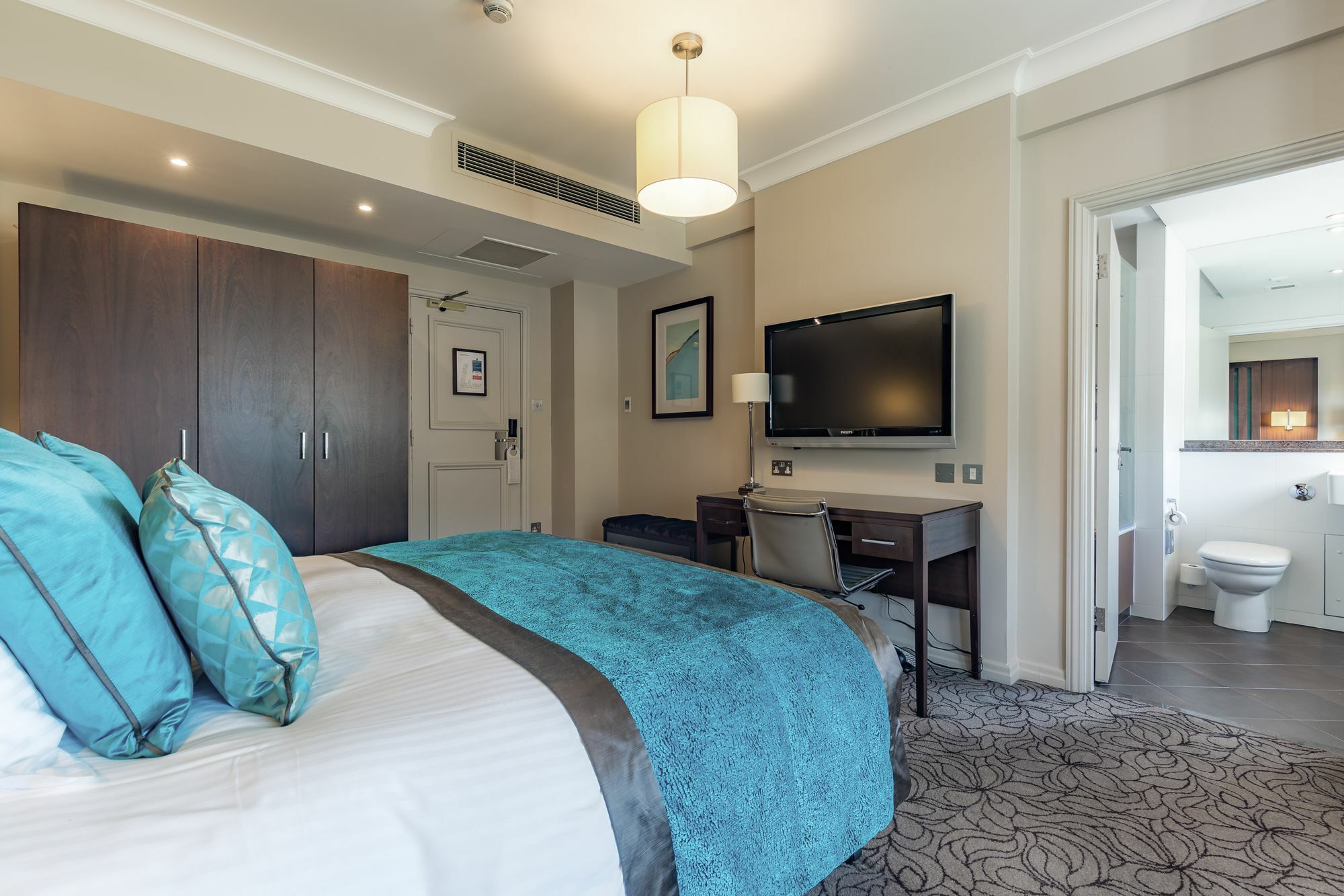 Grand Jersey Hotel And Spa Saint Helier Bagian luar foto A bedroom at the hotel